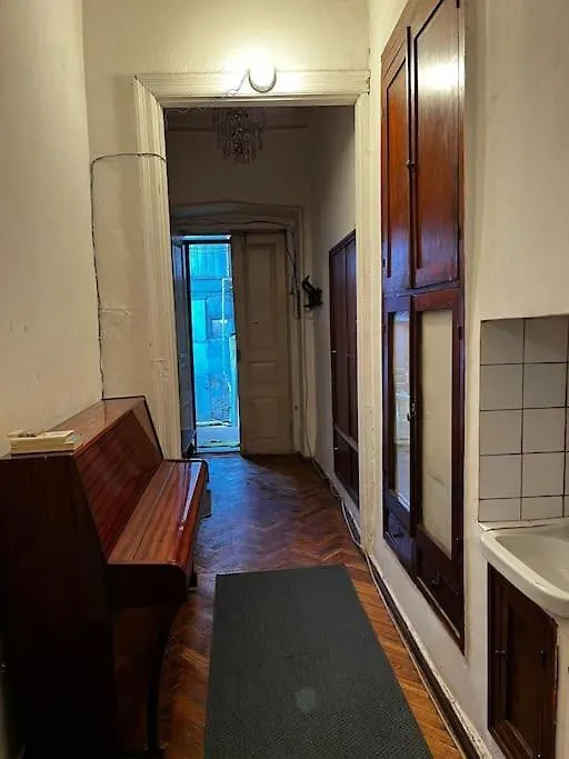 Apartment Is In Old טביליסי