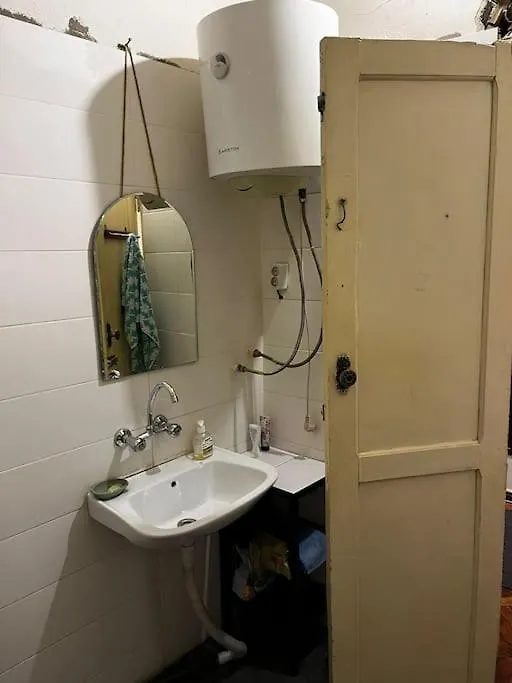 Apartment Is In Old טביליסי 0*,